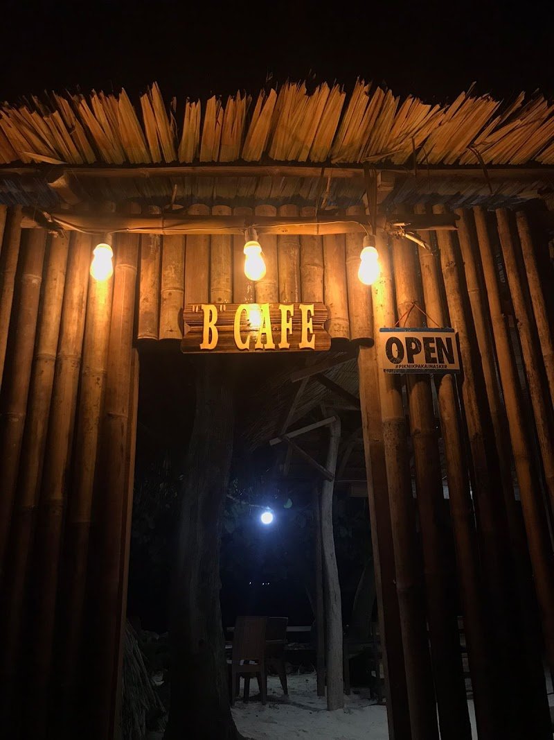 B CAFE SURFBAR & LOUNGE