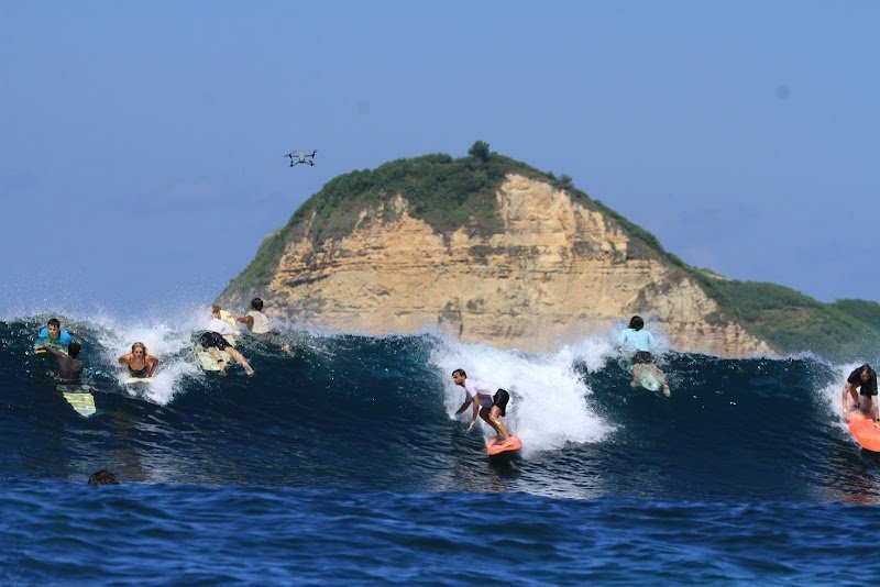 Bahri surf lesson & academy