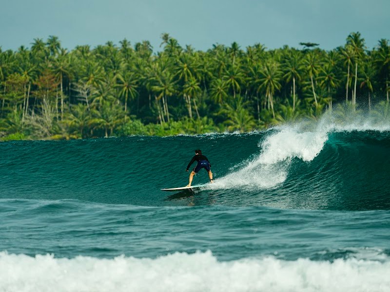 Alfred Zagoto surf lessons