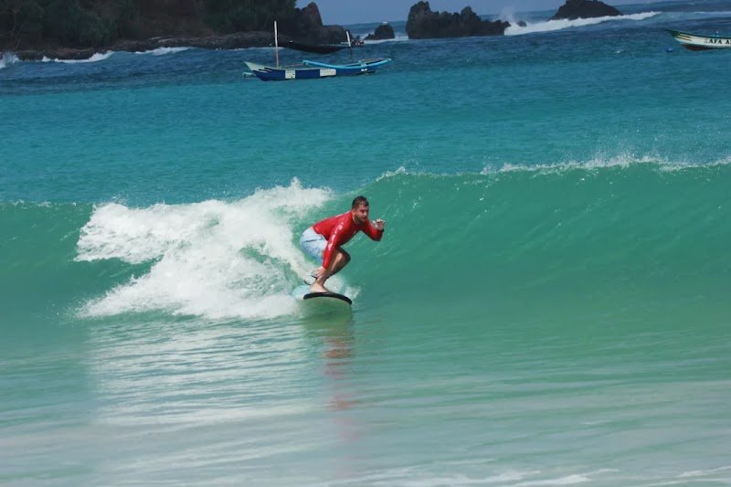 Rossi Surf School